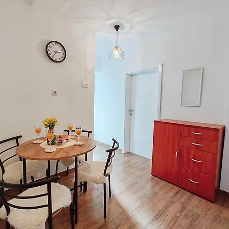 Libar With Terrace And Private Parking *